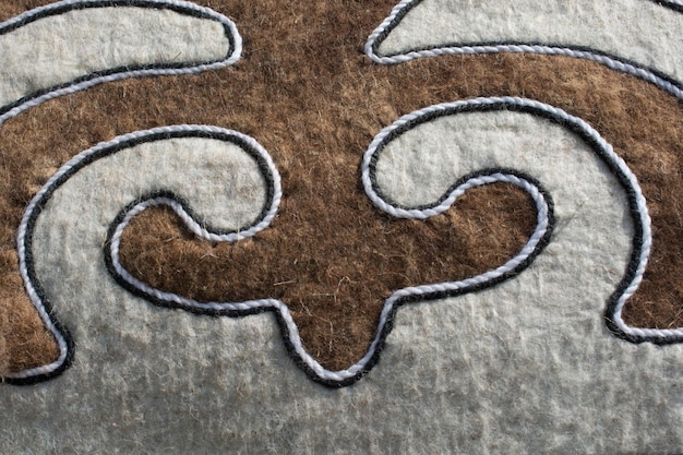 detail vyšívaného textilu